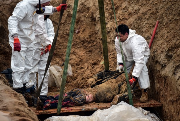Foto - Kan donduran görüntü! Toplu mezardan çok sayıda ceset çıktı