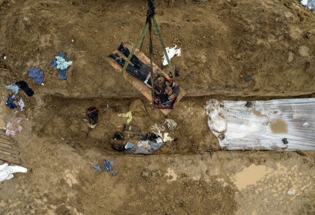 Kan donduran görüntü! Toplu mezardan çok sayıda ceset çıktı