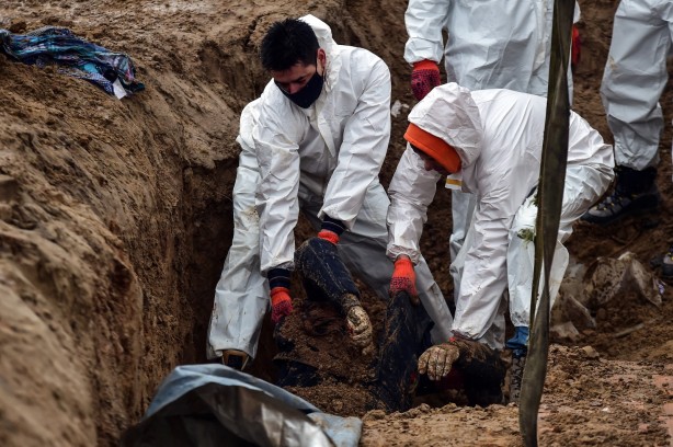 Foto - Kan donduran görüntü! Toplu mezardan çok sayıda ceset çıktı
