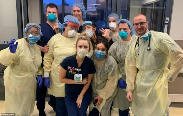 Foto - Kan donduran görüntüler! Doktor koltuğunda oturan ceset