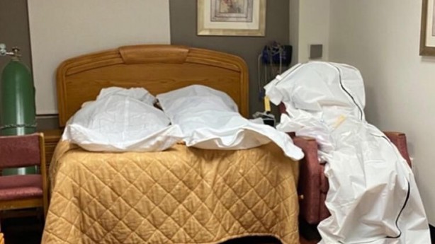 Kan donduran görüntüler! Doktor koltuğunda oturan ceset