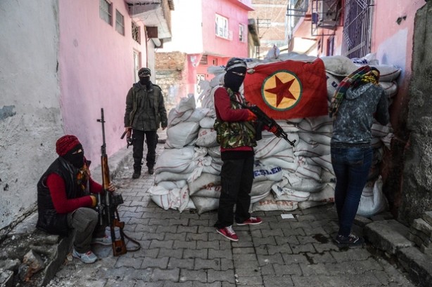 Foto - Kan donduran itiraf: Hendeklerde zorla nöbet tutturdular