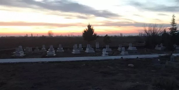 Kan donduran olay! Kadın cinayeti: Mezarlıkta bedeninin yarısı toprağa gömülü halde bulundu! O ilimiz resmen sarsıldı