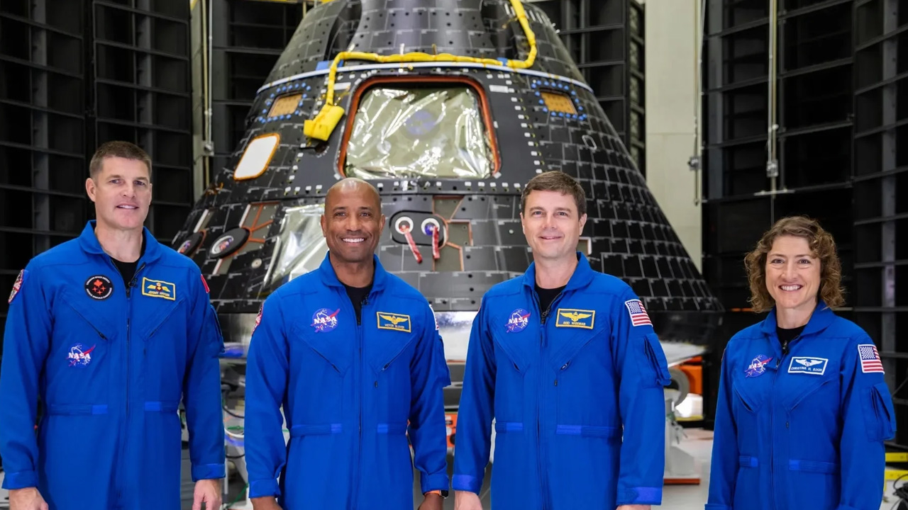 Kanadalı ve üç Amerikalıyı taşıyan roketi NASA fırlattı! Bir ilke imza atıldı: Ay'a ilk kez kadın astronot gidiyor