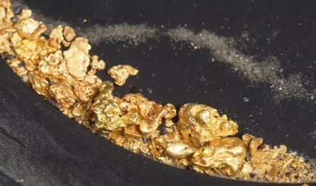 Foto - Kanalizasyondan oluk oluk altın akıyor! Kilolarca altın çıkarıldı