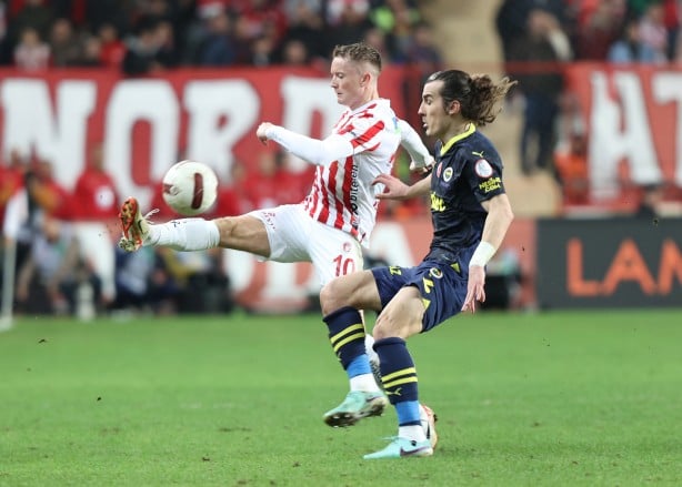 Foto - Kanatları kırılacak olan Fenerbahçe’den sezon sonu hamle üstüne hamle gelecek! Duyan inanamadı: 