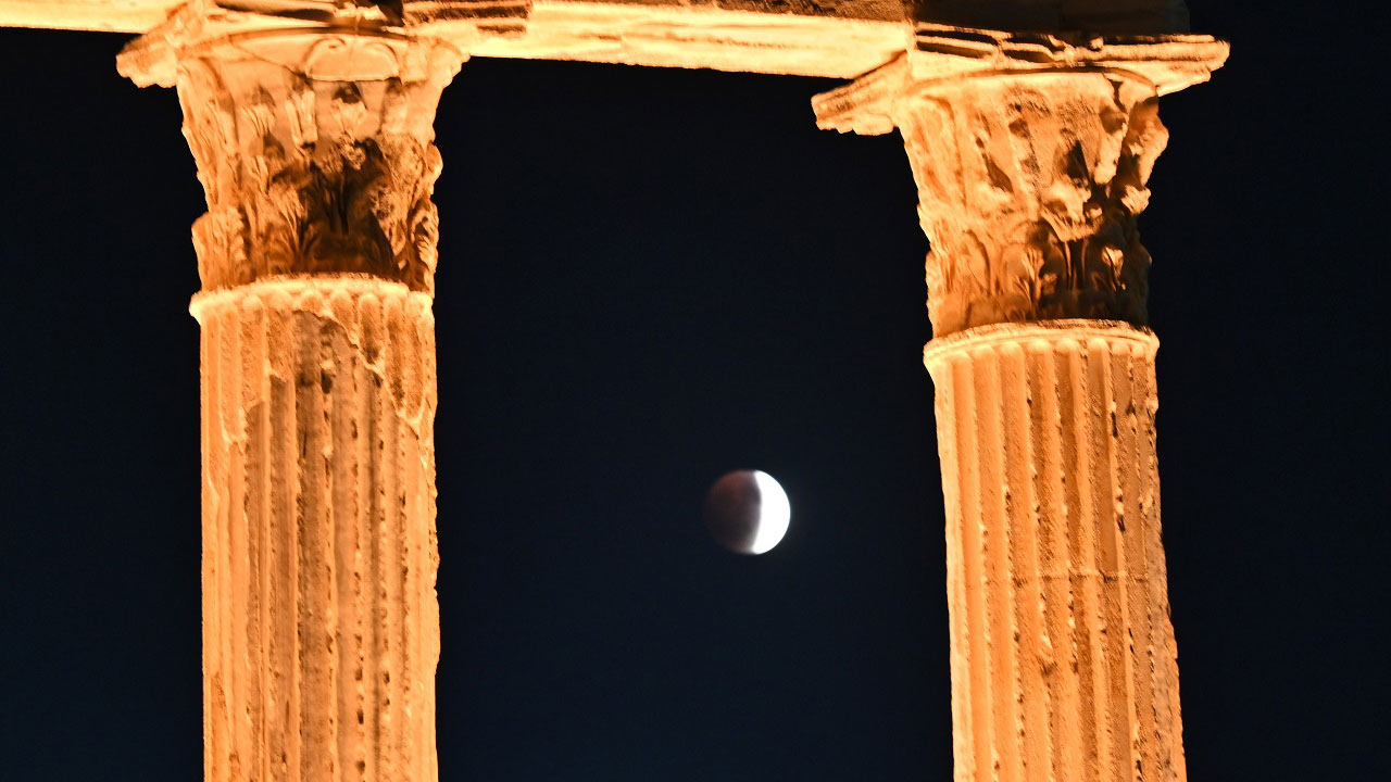 Foto - 'Kanlı Ay' tutulması nefesleri kesti! Side Antik Kenti’nde büyüleyici gece