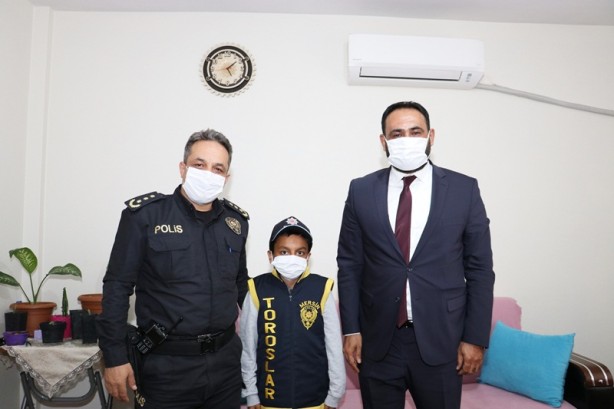 Foto - Kanser tedavisi gören çocuk bir günlüğüne polis oldu