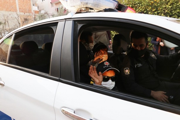 Foto - Kanser tedavisi gören çocuk bir günlüğüne polis oldu