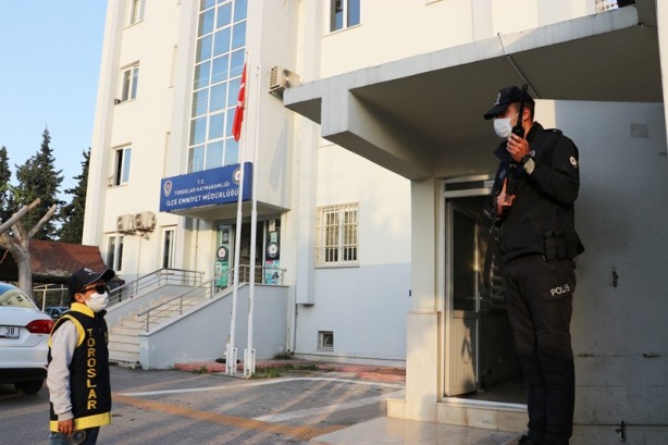 Foto - Kanser tedavisi gören çocuk bir günlüğüne polis oldu