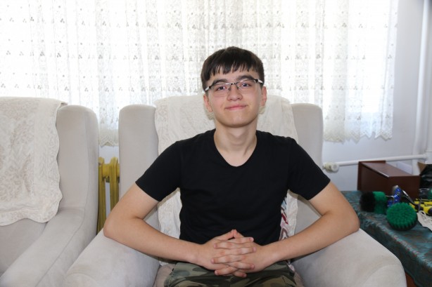 Foto - Kanserden kaybettiği annesine söz vermişti! LGS'de 500 tam puan aldı