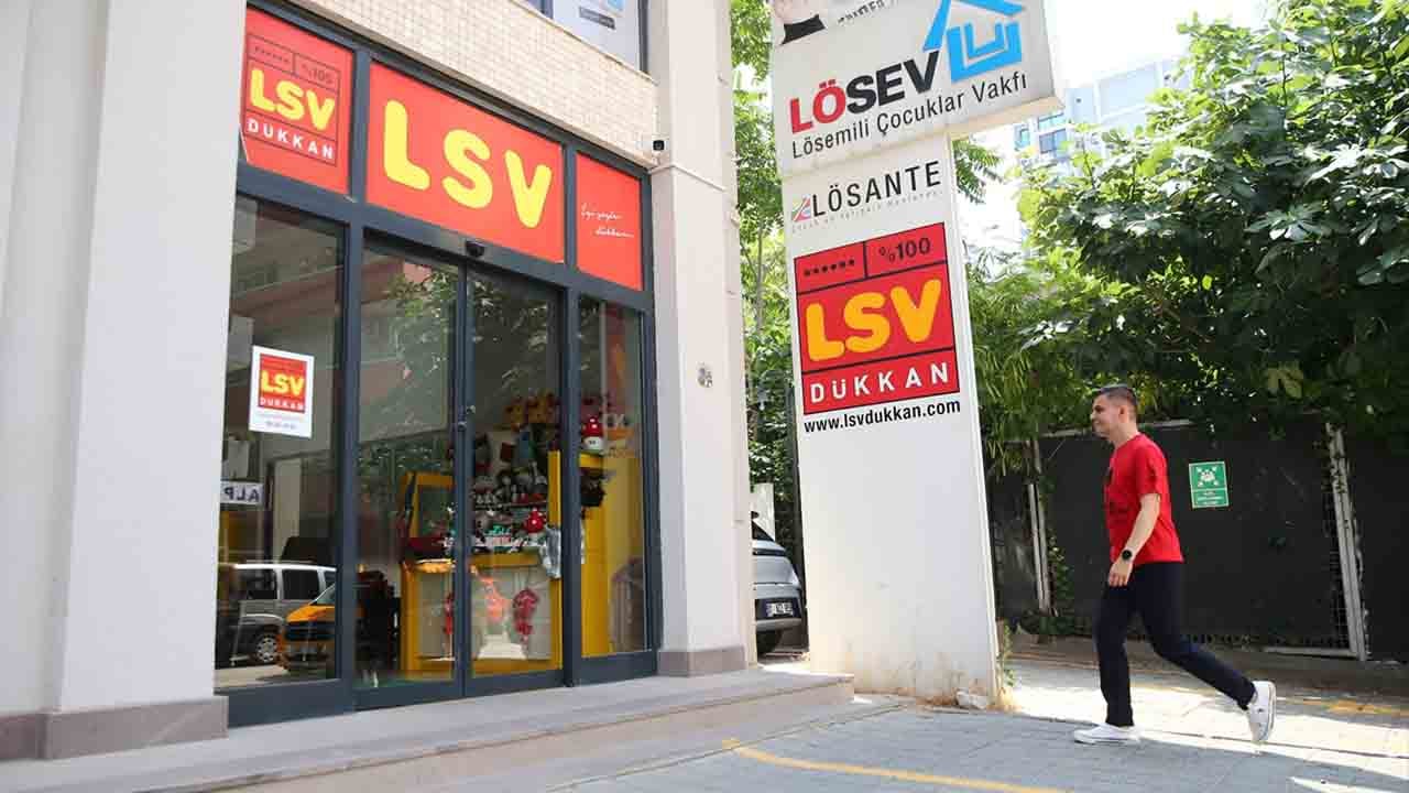Kanseri 3 kez yendi: Şimdi çocuklara umut dağıtıyor