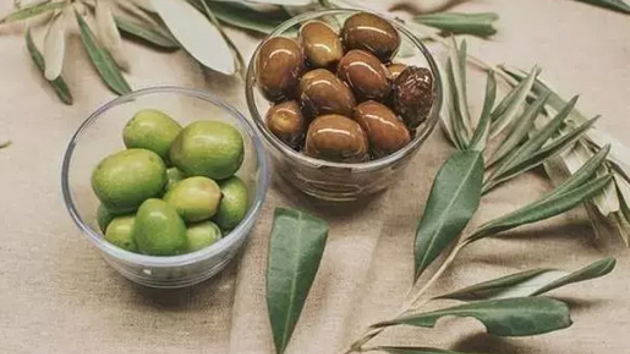Foto - Kansersavar besinler listesinde ilk sırada! Osman Müftüoğlu herkesin merak ettiği soruyu yanıtladı: Siyah zeytin mi faydalı yeşil zeytin mi?