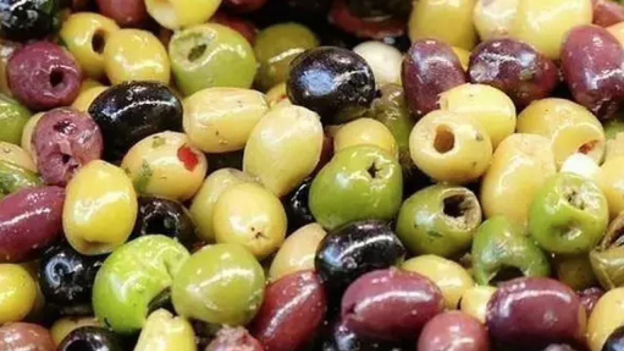 Foto - Kansersavar besinler listesinde ilk sırada! Osman Müftüoğlu herkesin merak ettiği soruyu yanıtladı: Siyah zeytin mi faydalı yeşil zeytin mi?