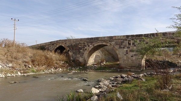Foto - Kanuni Sultan Süleyman döneminde yapıldı! Bu köprü asırlara meydan okuyor