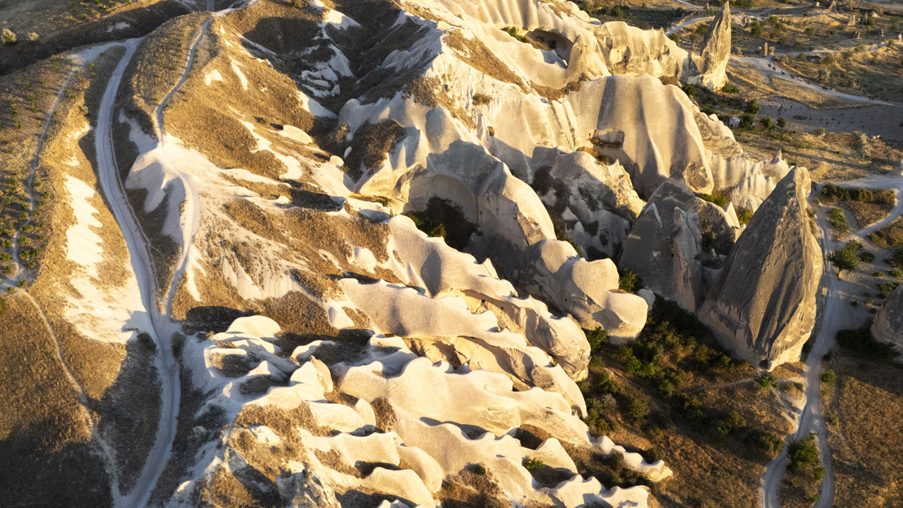 Foto - Kapadokya büyülemeye devam ediyor! Gün doğarken masalsı manzara