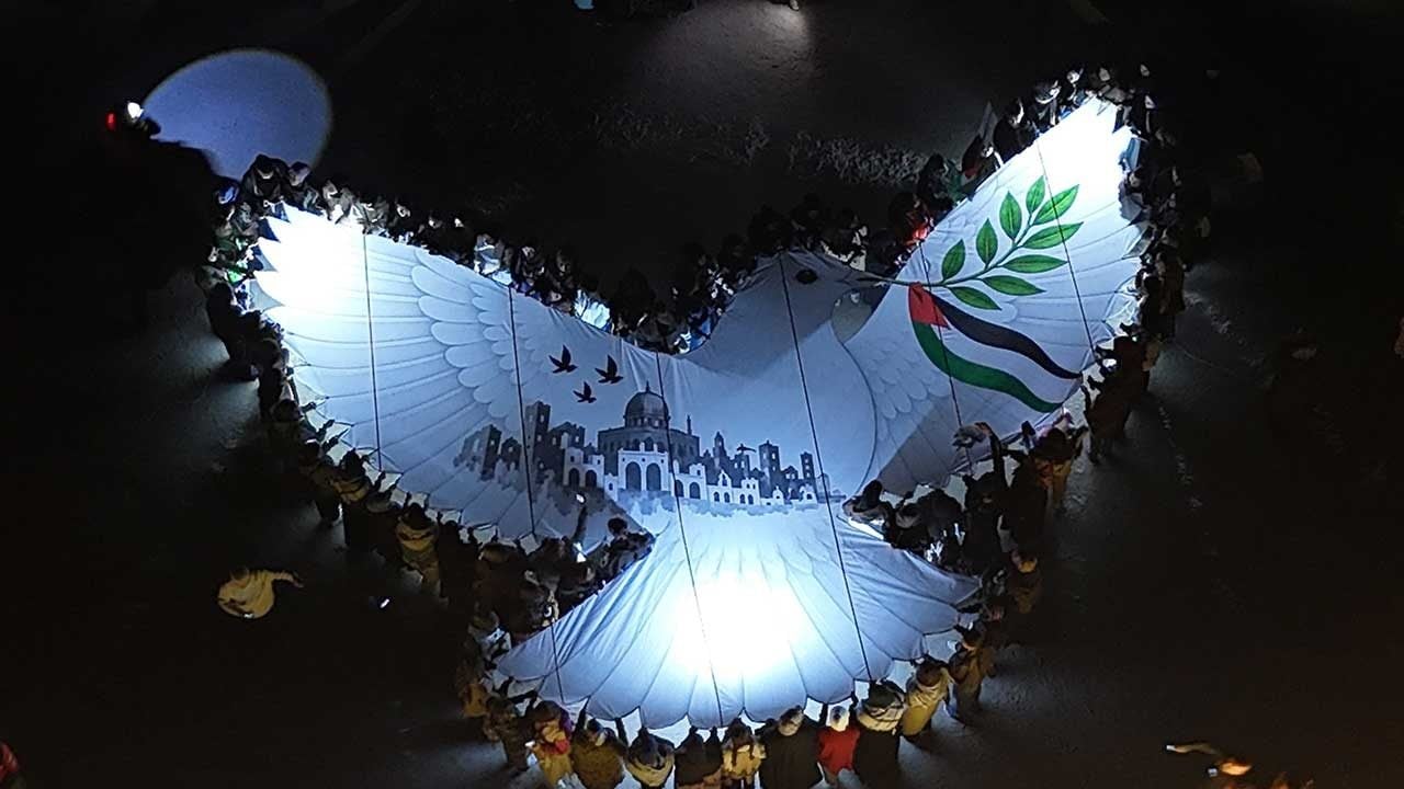 Foto - Kapadokya'da karanlığı aydınlatan anlamlı destek! Işıklar bu kez Mazlum Gazze için yandı!