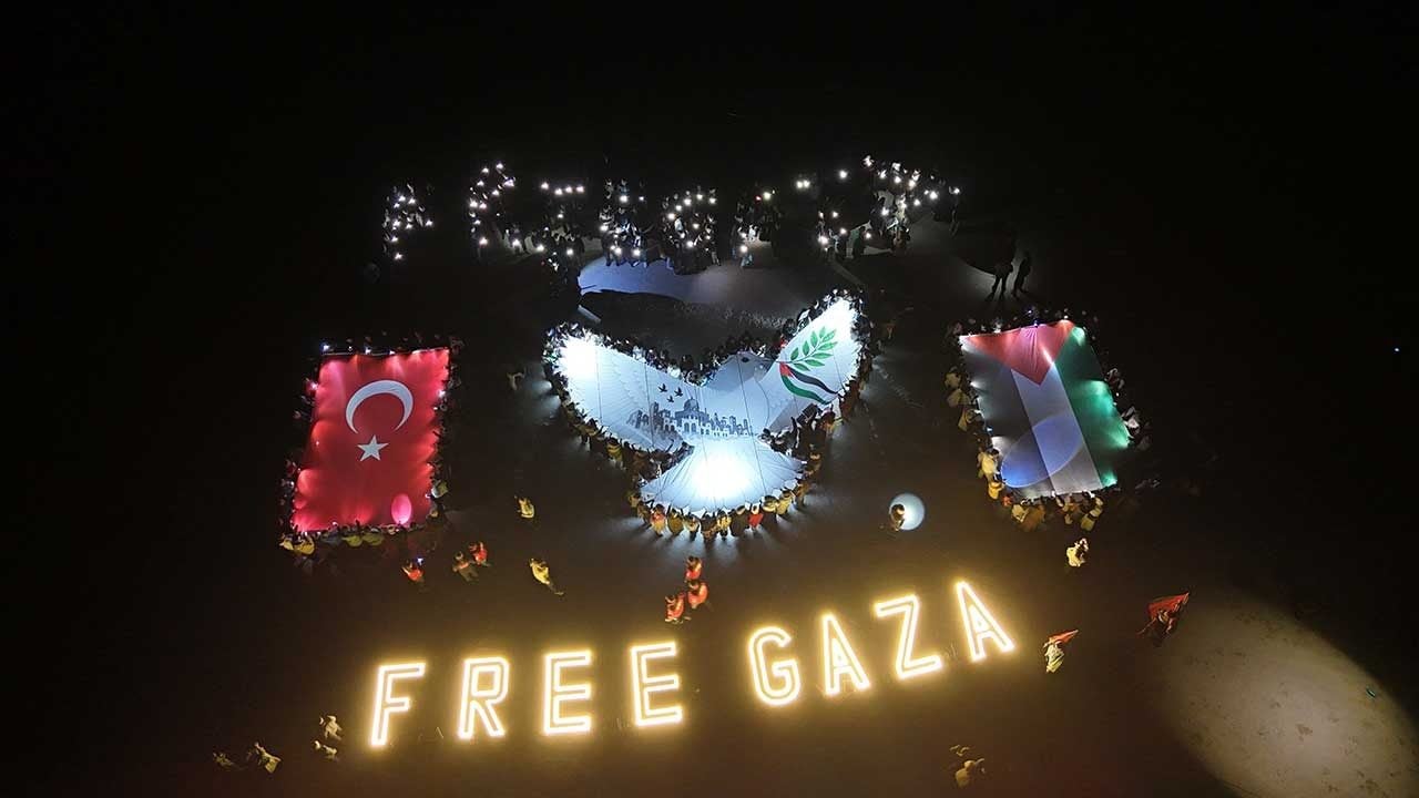 Foto - Kapadokya'da karanlığı aydınlatan anlamlı destek! Işıklar bu kez Mazlum Gazze için yandı!