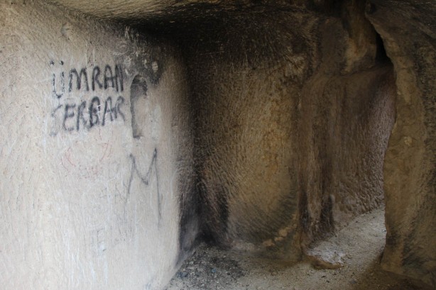 Foto - Kapadokya’da peribacalarına akılalmaz saldırı
