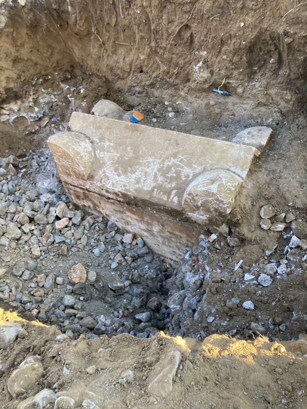 Foto - Kapağı önümüzdeki günlerde açılacak! Bahçe duvarı kazarken ilginç buluş