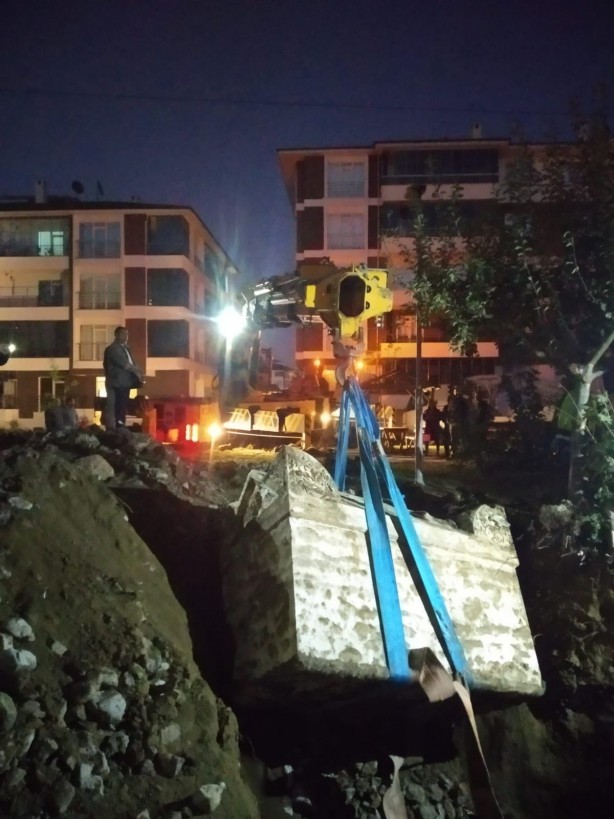 Foto - Kapağı önümüzdeki günlerde açılacak! Bahçe duvarı kazarken ilginç buluş