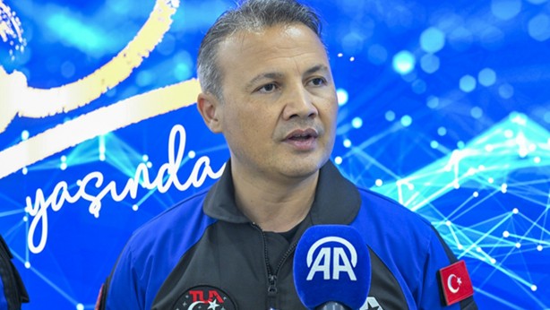 Foto - Kapak öyle olmaz böyle olur! İlk Türk astronot Alper Gezeravcı topu tam 90’a taktı! Vallahi helal olsun