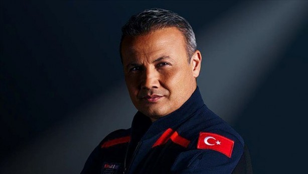 Foto - Kapak öyle olmaz böyle olur! İlk Türk astronot Alper Gezeravcı topu tam 90’a taktı! Vallahi helal olsun
