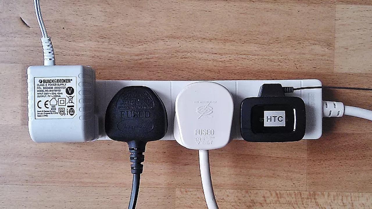 Kapalıyken bile zarara sokuyor! Faturanızdaki farkı görmek için bu eşyaları fişten çekin