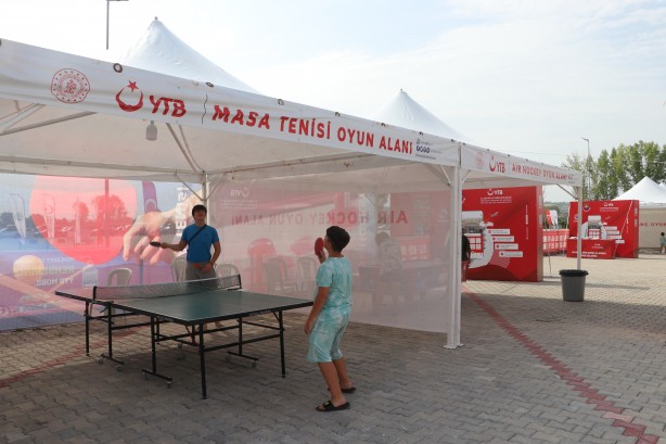 Foto - Kapıkule'de bekleyen gurbetçiler dinlenme alanlarında vakit geçiriyor