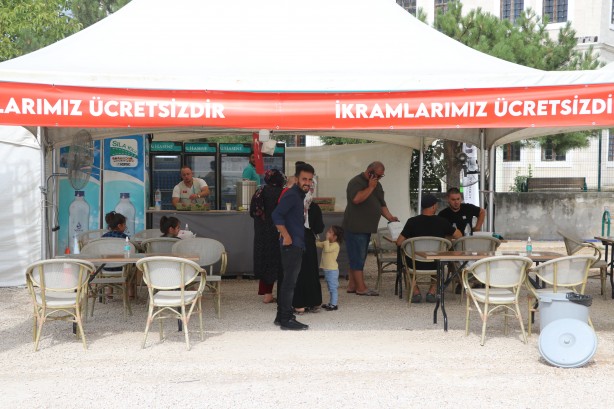 Foto - Kapıkule'de bekleyen gurbetçiler dinlenme alanlarında vakit geçiriyor