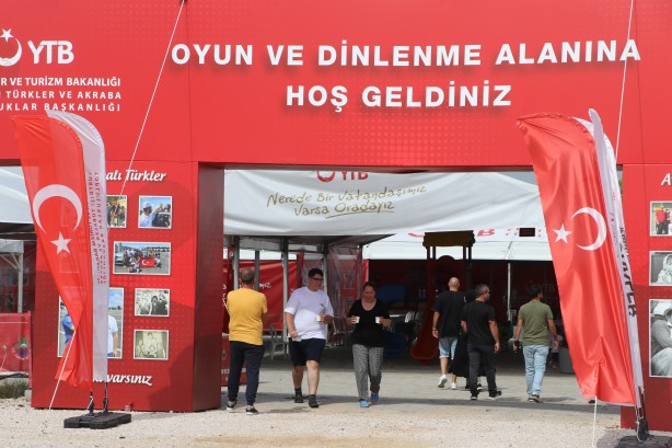 Foto - Kapıkule'de bekleyen gurbetçiler dinlenme alanlarında vakit geçiriyor