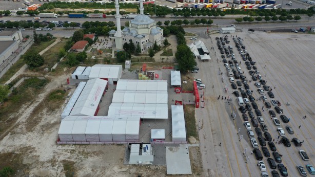 Foto - Kapıkule'de bekleyen gurbetçiler dinlenme alanlarında vakit geçiriyor