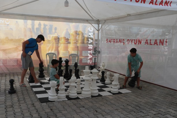 Foto - Kapıkule'de bekleyen gurbetçiler dinlenme alanlarında vakit geçiriyor