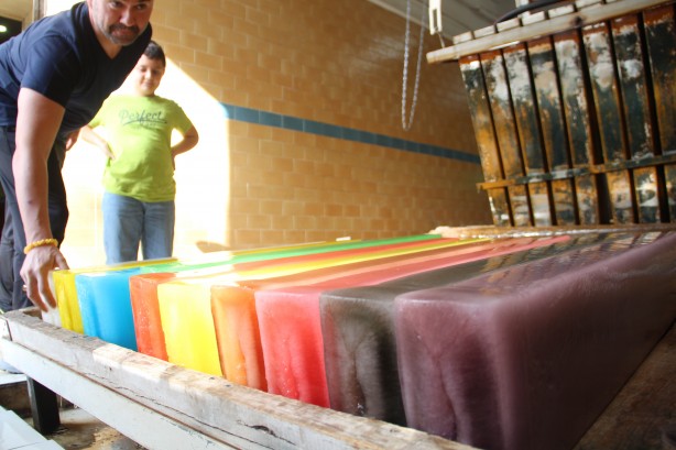 Foto - Kapış kapış alanlar var! Ekmeği sıcak havadan çıkarıyor