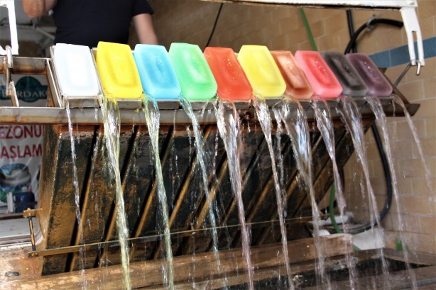 Foto - Kapış kapış alanlar var! Ekmeği sıcak havadan çıkarıyor