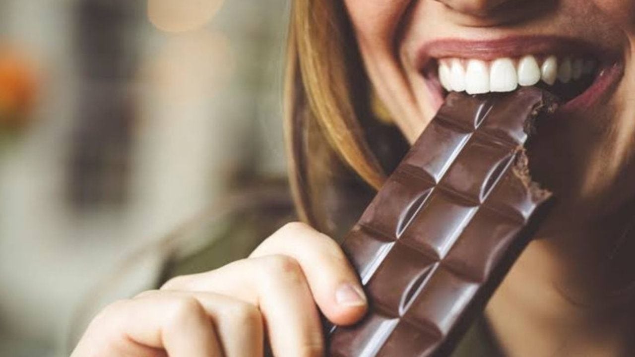 Kapış kapış satılan popüler çikolata markası acilen raflardan toplatılıyor! Yiyenler için 48 saat karantina alarmı