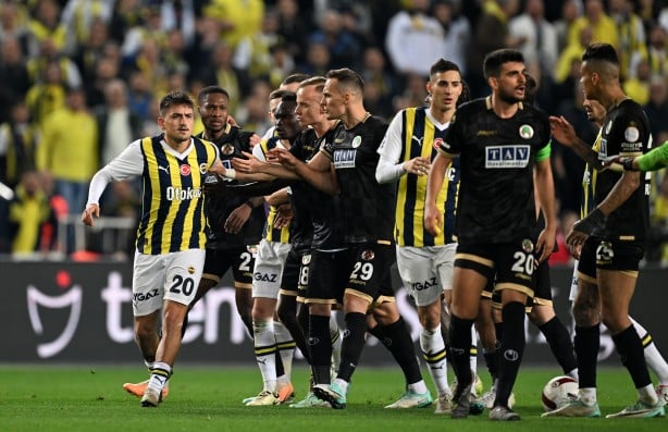 Foto - Kapıyı gösterdiği yıldızı kurtarıcı yaptı: Bir sen eksiktin, kaç yıldır ne yaptın? Hiç yakışmıyor: Akıl almaz karar...