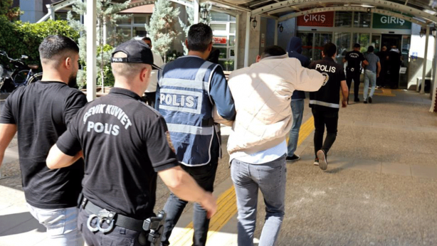 Kapora dolandırıcıları paketlendi