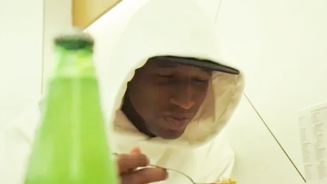 Foto - Kapüşon’un altından bakın kim çıktı: Brezilyalı’nın İstanbul’a gelir gelmez yediği ilk yemek şok edecek…