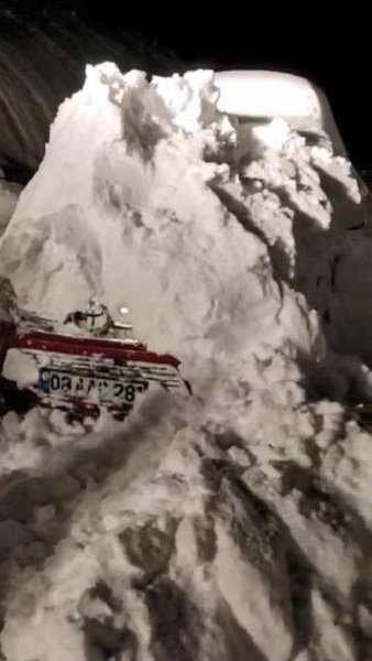 Foto - Kar altında kaybolan araç 4 günde bulundu