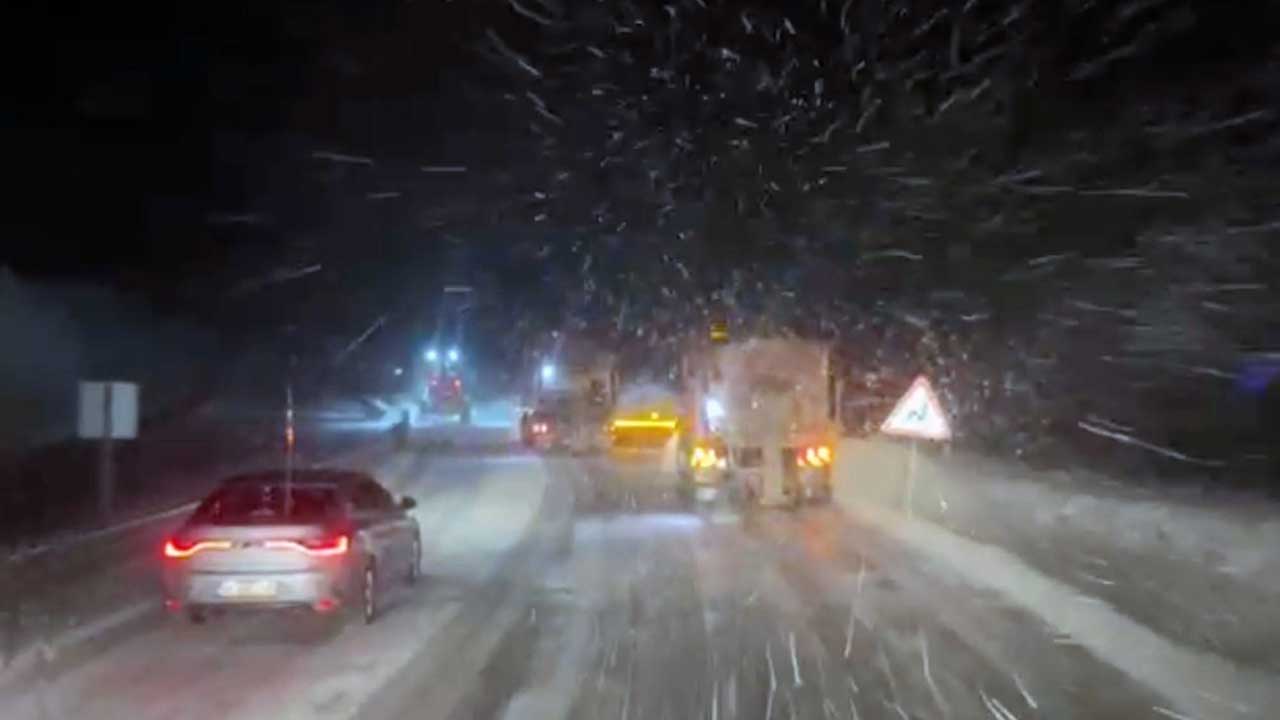 Kar etkisini gösterdi! Yetkililer sürücüleri uyardı