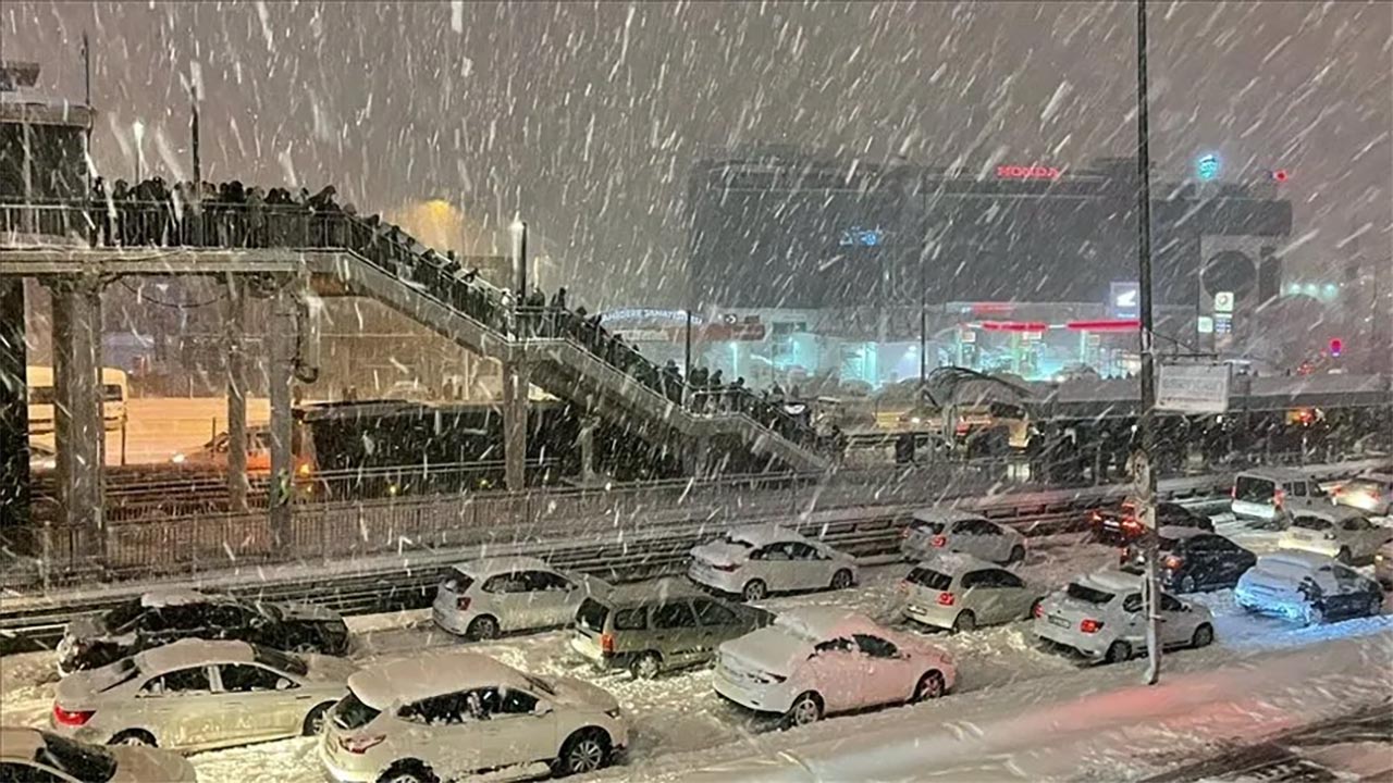 Foto - Kar geri dönüyor! Meteorolojiden peş peşe uyarılar, uçuş iptalleri başladı
