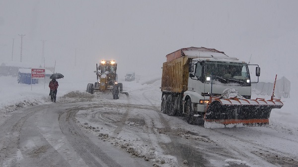 Foto - Kar hayatı durdurdu! O ilimizde arabalar evler kar altında kaldı