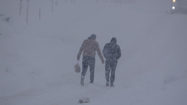 Foto - Kar hayatı durdurdu! O ilimizde arabalar evler kar altında kaldı