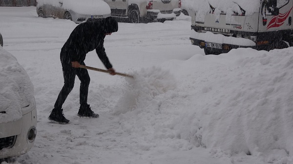 Foto - Kar hayatı durdurdu! O ilimizde arabalar evler kar altında kaldı