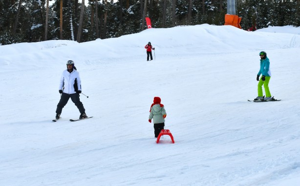 Foto - Kar kalınlığı 180 metreye ulaşan Sarıkamış Kayak Merkezi'nde kayak keyfi bir başka!