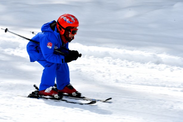Foto - Kar kalınlığı 180 metreye ulaşan Sarıkamış Kayak Merkezi'nde kayak keyfi bir başka!