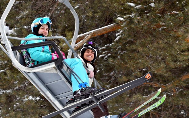 Foto - Kar kalınlığı 180 metreye ulaşan Sarıkamış Kayak Merkezi'nde kayak keyfi bir başka!