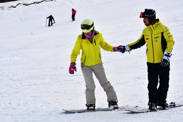 Foto - Kar kalınlığı 180 metreye ulaşan Sarıkamış Kayak Merkezi'nde kayak keyfi bir başka!