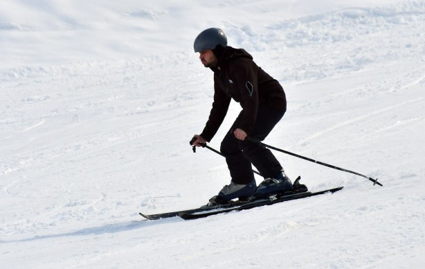 Foto - Kar kalınlığı 180 metreye ulaşan Sarıkamış Kayak Merkezi'nde kayak keyfi bir başka!